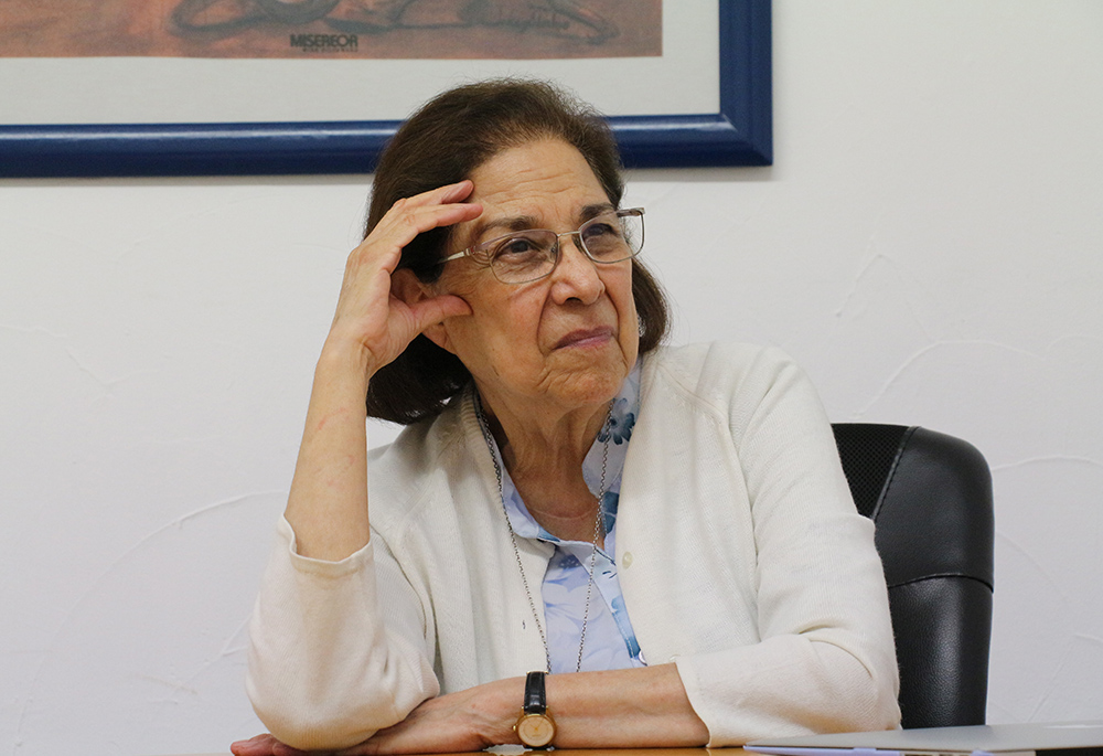 Hna. Consuelo Morales en entrevista para GSR "Estamos viviendo en un ambiente donde parece que el plan de Dios no es posible, que la vida para la dignidad y el respeto por la armonía o por el bien no son posibles", dijo Morales a GSR en su oficina de Monterrey y agregó: "La violencia sigue creciendo en México, la impunidad aumenta y las autoridades no la detienen. La sociedad civil exclama: 'No más desapariciones, no más mujeres muertas, no más niños desaparecidos'”. (Foto: Julieta Valdez)