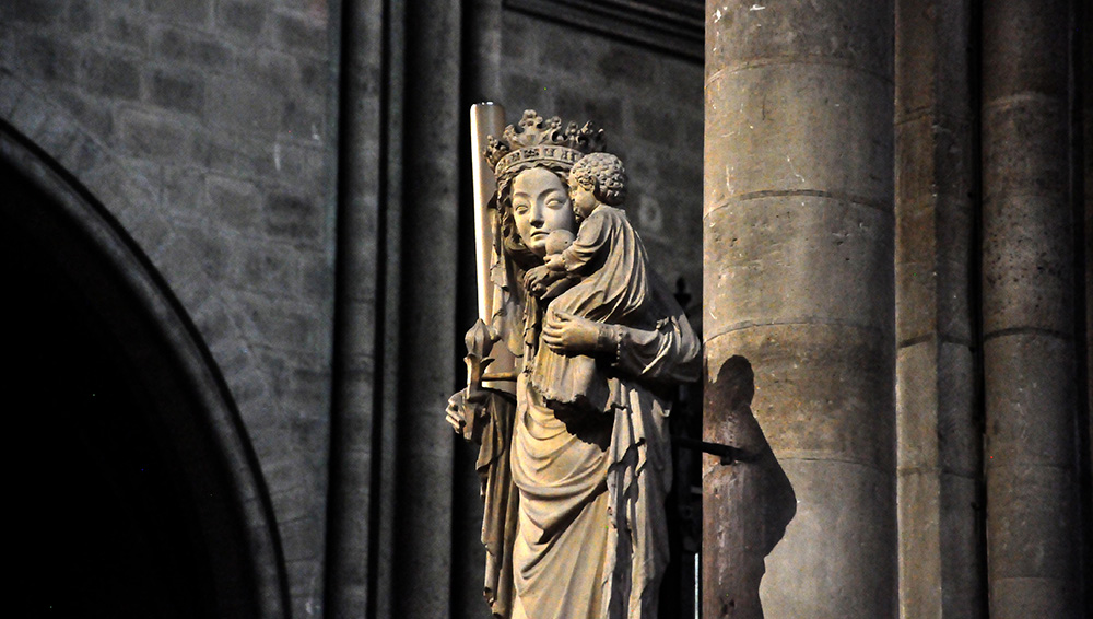 The Virgin of the Pillar statue is seen inside Notre Dame Cathedral in Paris in 2018. (Wikimedia Commons/Bui Thanh Minh)
