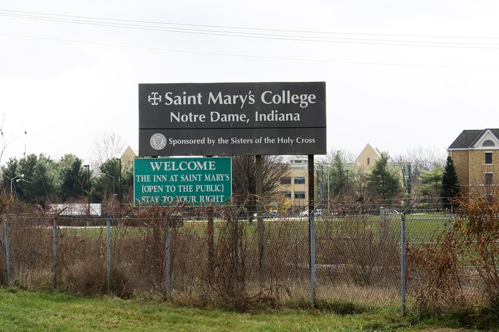 A sign for St. Mary's College is seen in Notre Dame, Indiana. (Flickr/Ken Lund)