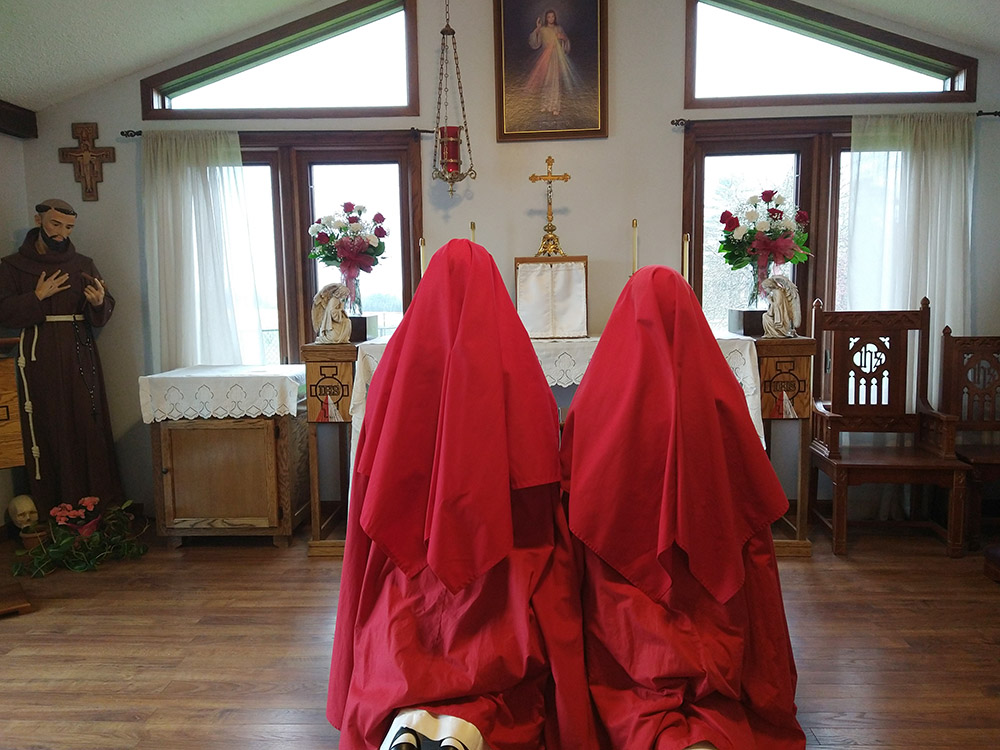 Mother Mary Veronica Fitch and Sr. Maria Lucia Schnaufer pray in the chapel at the Merciful Heart of Jesus Farm. The women have morning, midday and early evening prayers, vespers and they pray the rosary and the Divine Mercy chaplet. "We're blessed to have a little chapel in our house," Schnaufer said. (Courtesy of Mary Veronica Fitch)