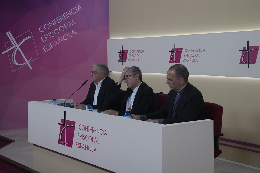 Spanish Episcopal Conference, sex abuse compensation, 2024. Officials sit at panel desk during press conference.