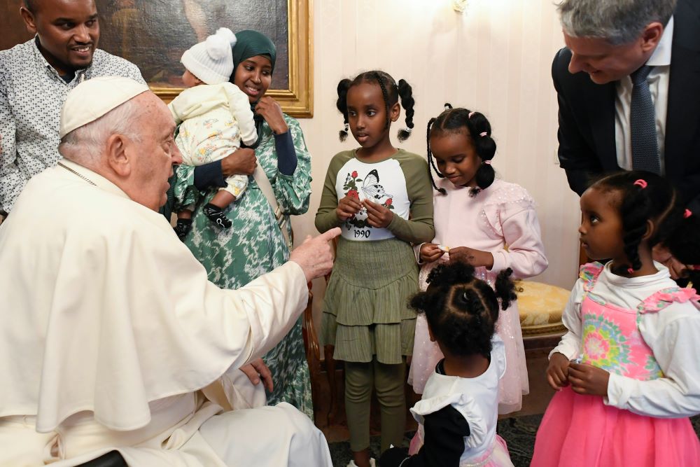 Pope Francis greets a Muslim family from Djibouti on Brussels. Pope Francis greets a Muslim family from Djibouti on Brussels.