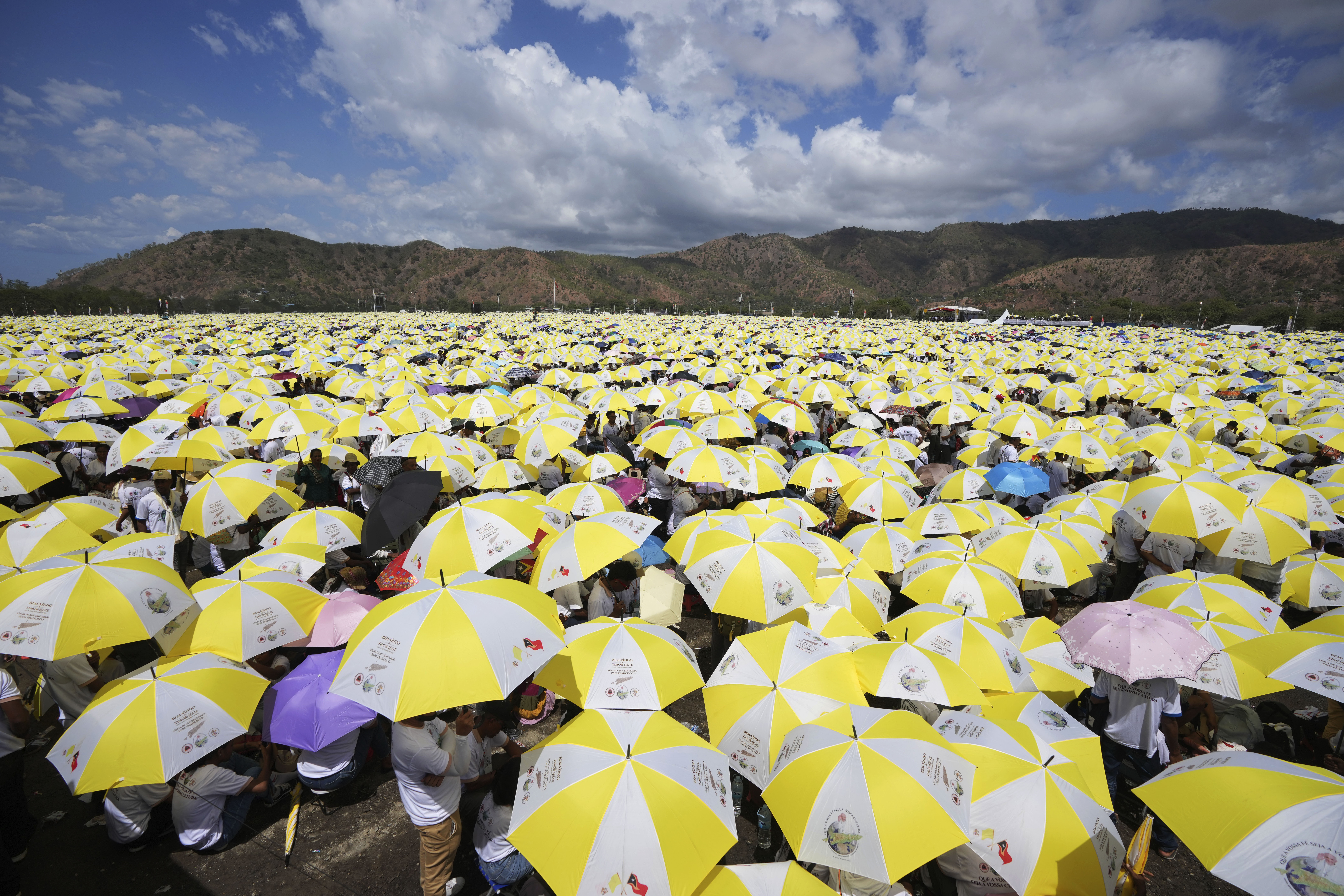 East Timorese crowd Tacitolu park for Pope Francis' Mass in Dili, East Timor, on Tuesday, Sept. 10. (AP photo/Firdia Lisnawati) East Timorese crowd Tacitolu park for Pope Francis' Mass in Dili, East Timor, on Tuesday, Sept. 10. (AP photo/Firdia Lisnawati)