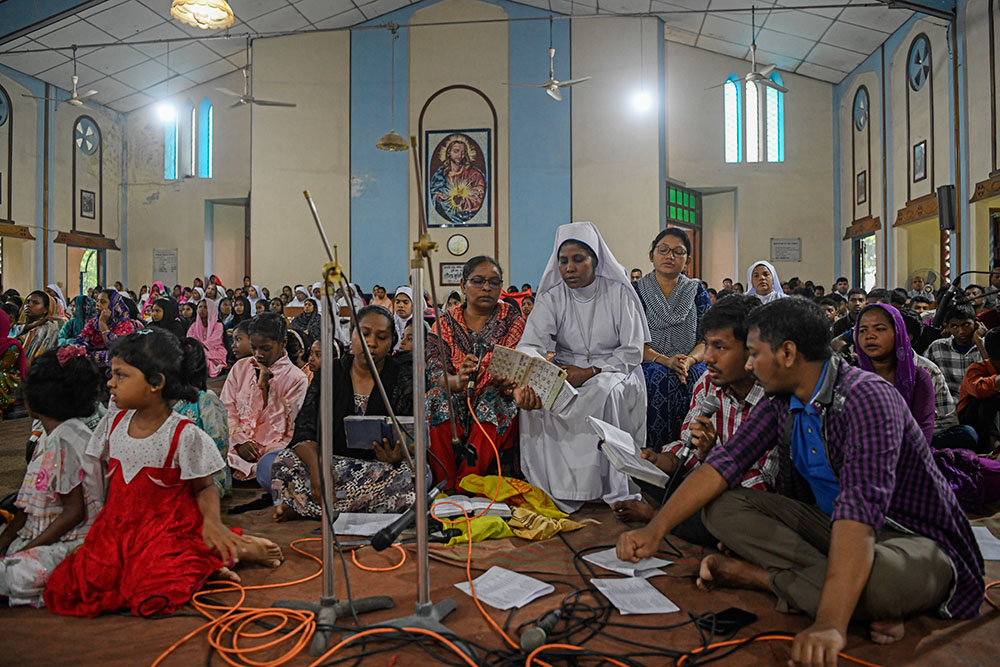 Shanti Rani Sr. Roseline Rozario and her choir sing during the Way of the Cross. (Piyas Biswas)
