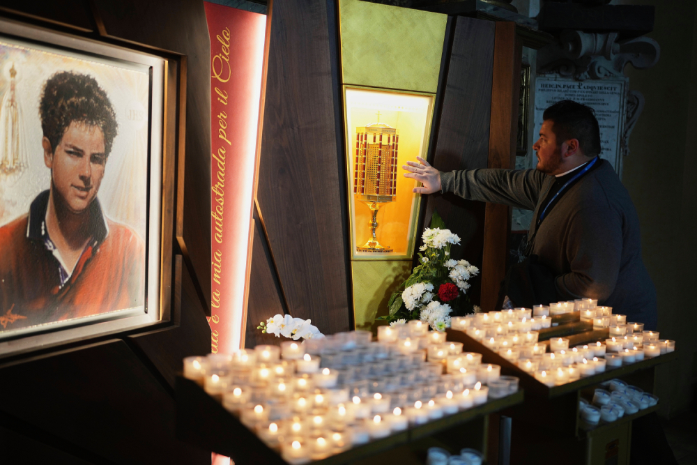 Heart relic of Carlo Acutis Father Cristopher Pujol prays at the heart relic of Carlo Acutis, the 15-year-old Italian boy who died in 2006 of leukemia and beatified in 2020, at the San Rufino Cathedral in Assisi, Italy, Wednesday, April 2, 2025.
