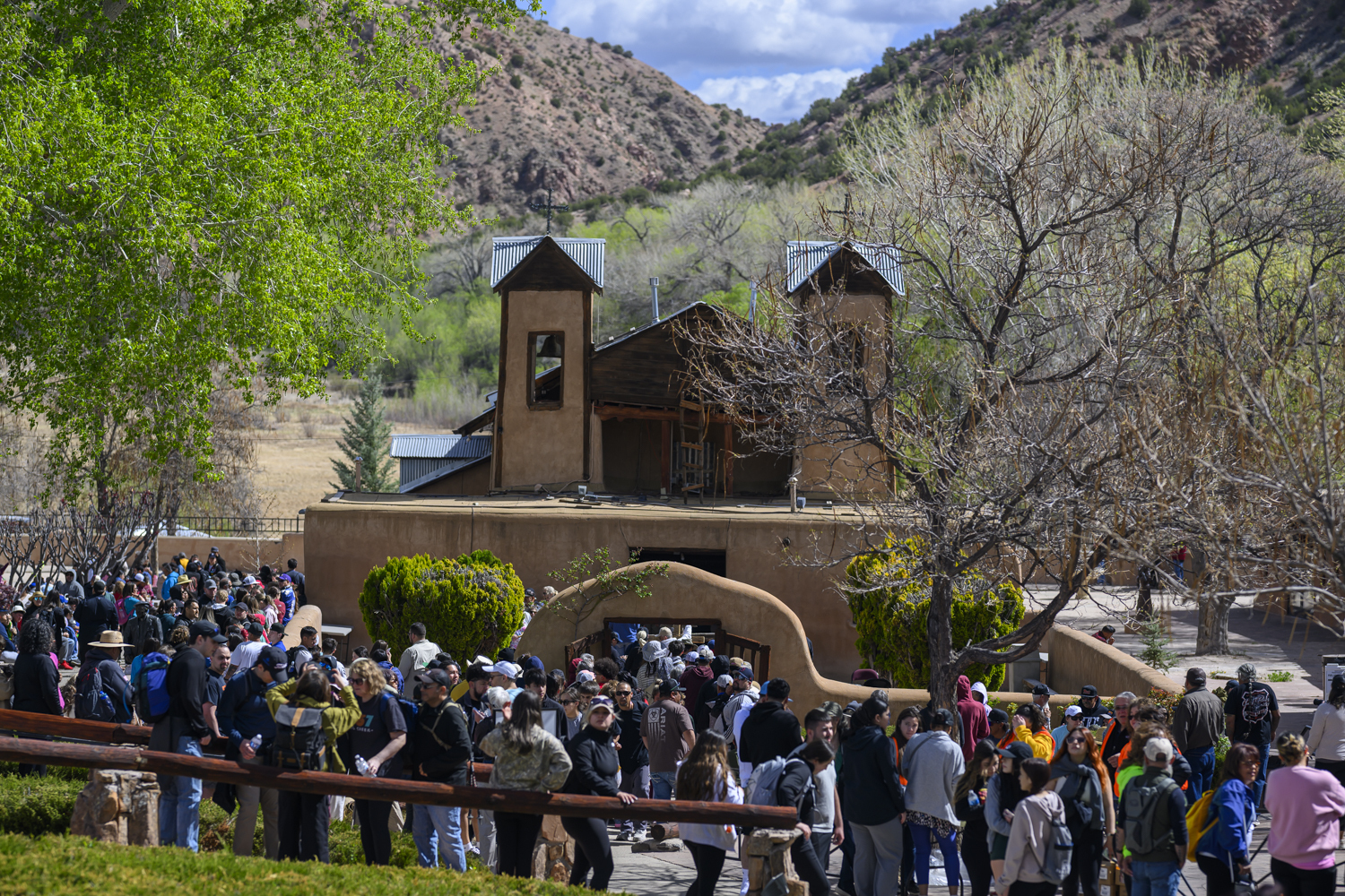 pilgrims in New Mexico Thousands of pilgrims make their way to El Santuario De Chimayo in Northern New Mexico on Good Friday, April 18, 2025 in Chimayo, N.M. (AP Photo/Roberto E. Rosales)