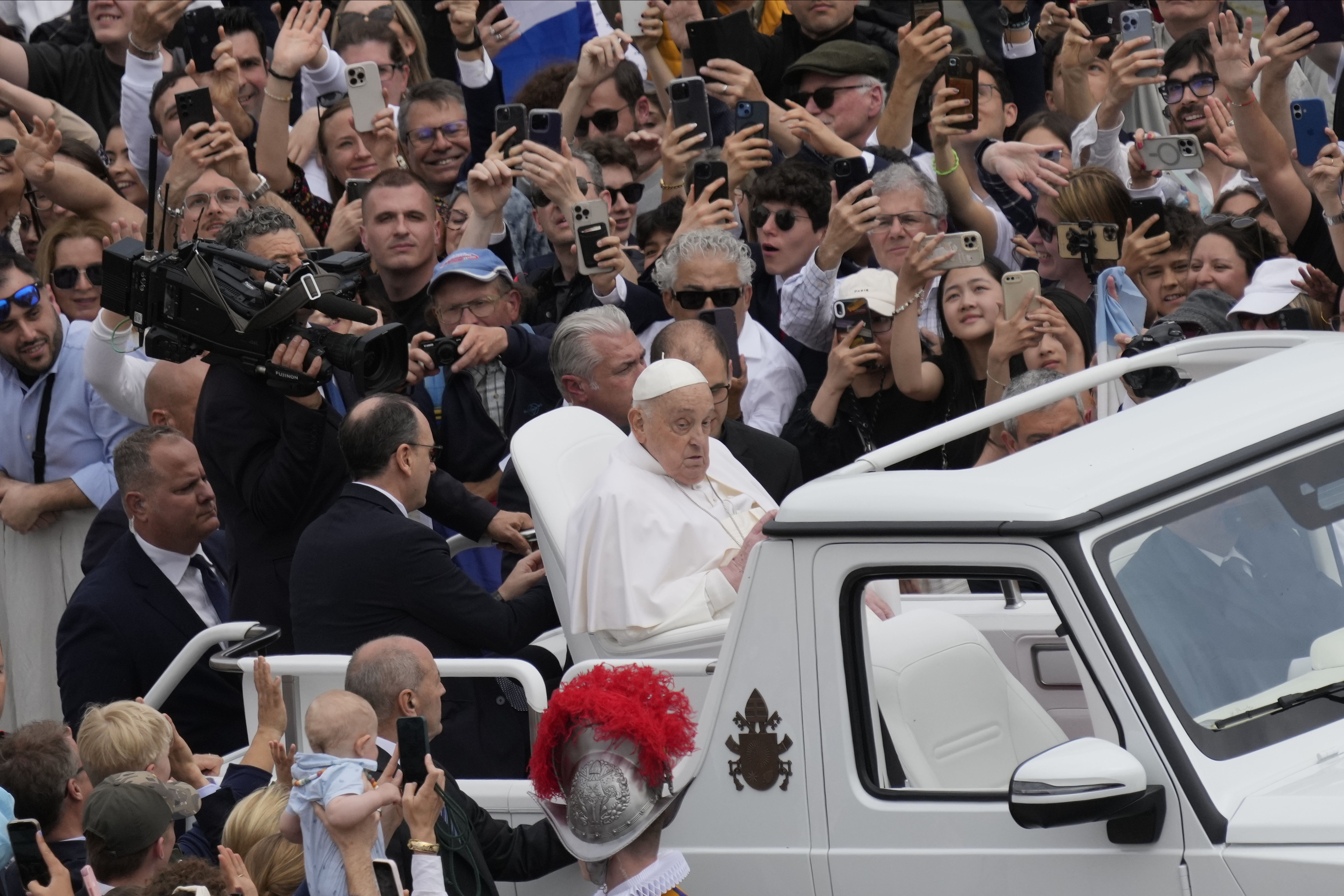 Pope Francis tours St. Peter's Square in his popemobile Pope Francis tours St. Peter's Square in his popemobile after bestowing the Urbi et Orbi (Latin for to the city and to the world) blessing at the end of the Easter mass presided over by Cardinal Angelo Comastri in St. Peter's Square at the Vatican Sunday, April 20, 2025.(AP Photo/Gregorio Borgia)