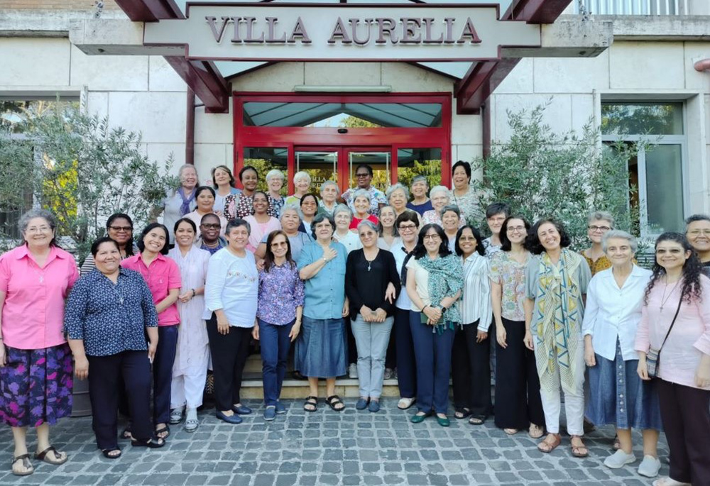 Congregation of the Sacred Hearts of Jesus and Mary Sr. Sujata Jena, with the participants of their general chapter with Pope Francis (Courtesy of Sujata Jena)