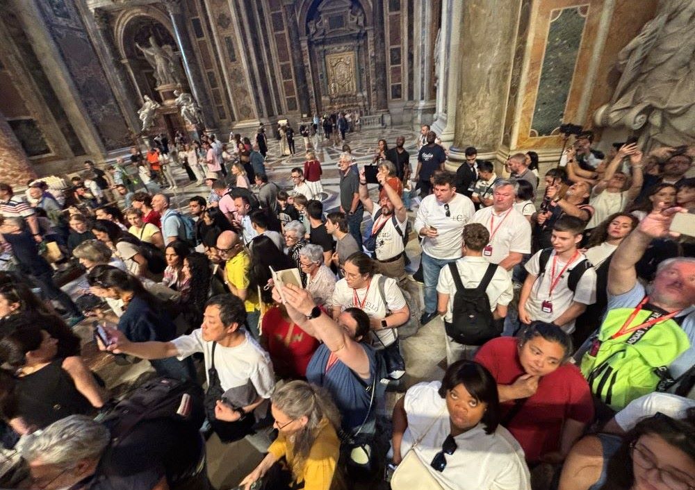 Crowd at St. Peter's Crowd at St. Peter's