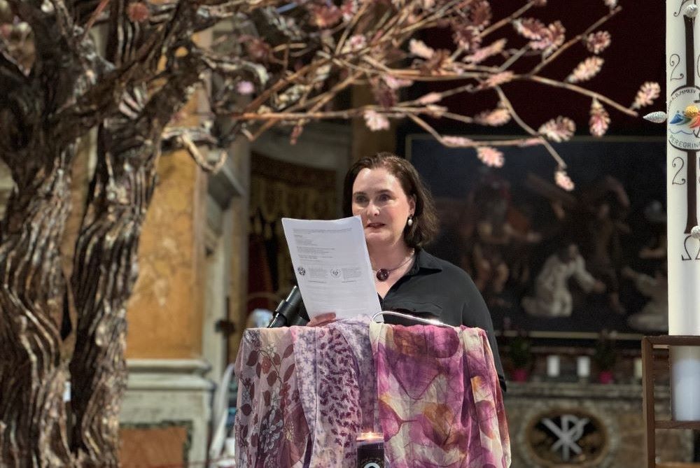 Miriam Duignan Wijngaards prays.