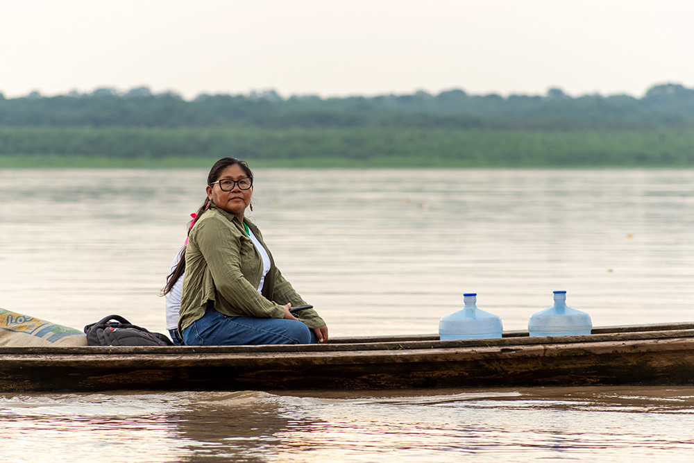 Mari Luz Canaquiri, đến từ ngôi làng bản địa Kukama ở Shapajilla, thuộc vùng Amazon của Peru, là chủ tịch của Huaynakana Kamatahuara Kana, một tổ chức của phụ nữ Kukama có tên nghĩa là "những người phụ nữ làm việc". (Giải thưởng Môi trường Goldman)