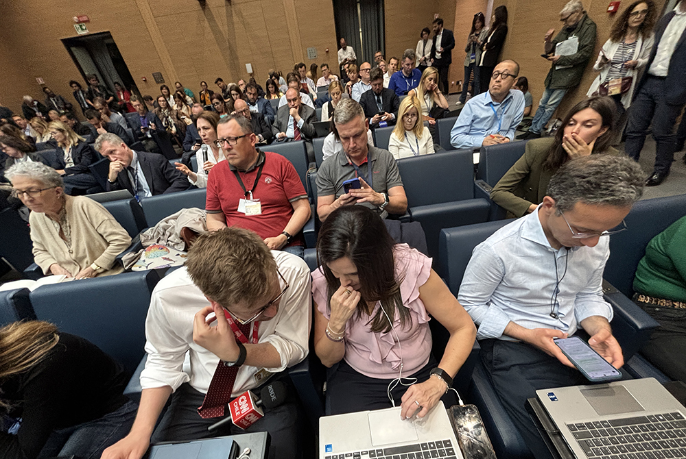 Journalists from around the world packed the Holy See Press Office on Tuesday (May 6) in the final briefing before the beginning of the conclave to elect the next pope. (NCR photo/James V. Grimaldi)