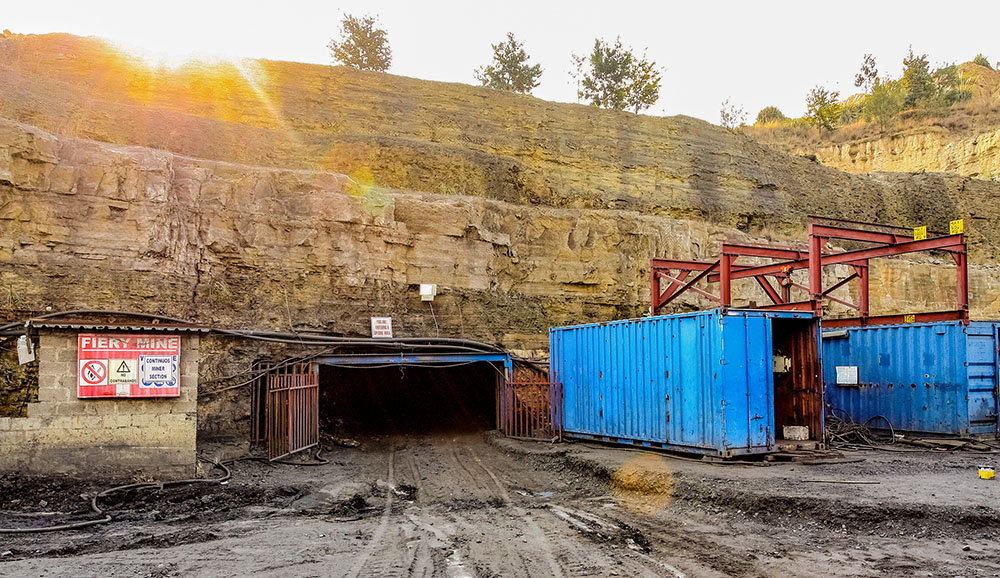 L'ingresso a una miniera di carbone sotterranea a Emalahleni, in Sudafrica, è visto in una foto d'archivio di luglio 2011. (Dreamstime/Michael Turner)