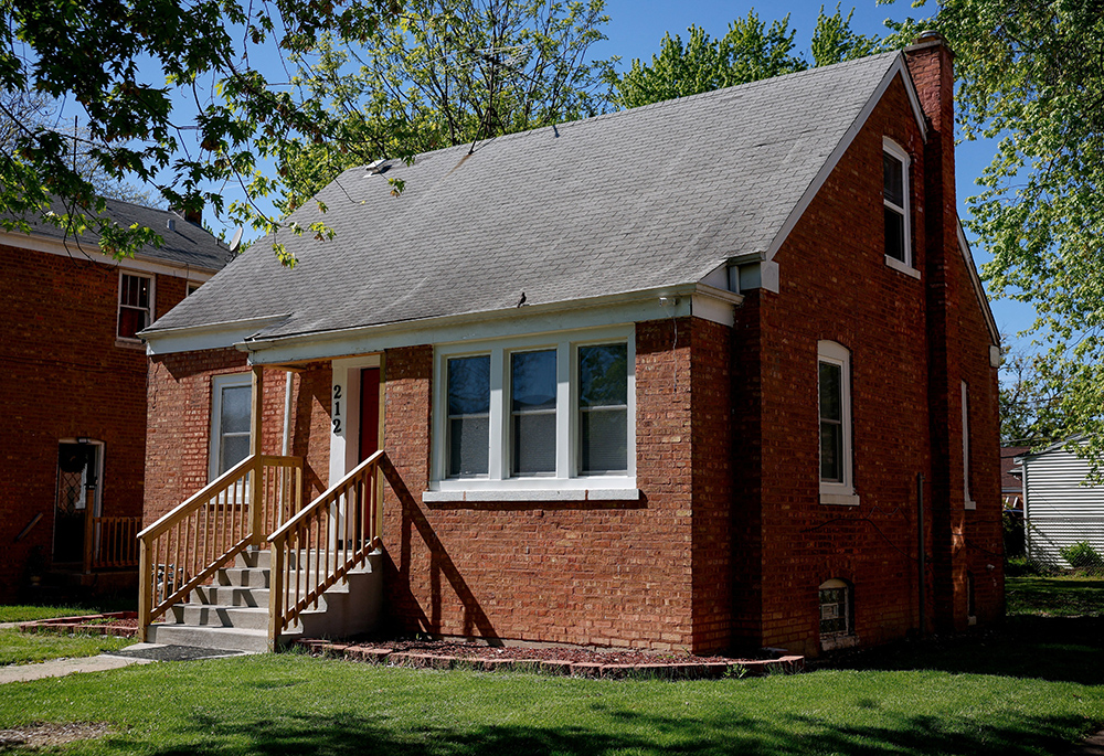 La casa d'infanzia di Papa Leone XIV a Dolton, Illinois, un sobborgo di Chicago, &egrave; raffigurata il 9 maggio 2025. Il consiglio di amministrazione di Dolton il 1&deg; dicembre ha approvato una mozione per dichiarare ufficialmente la casa un punto di riferimento storico. Poco dopo che l'ex cardinale Robert Prevost fu eletto papa, il consiglio acquist&ograve; la residenza a luglio per 375.000 dollari. (OSV News/Reuters/Carlos Osorio)