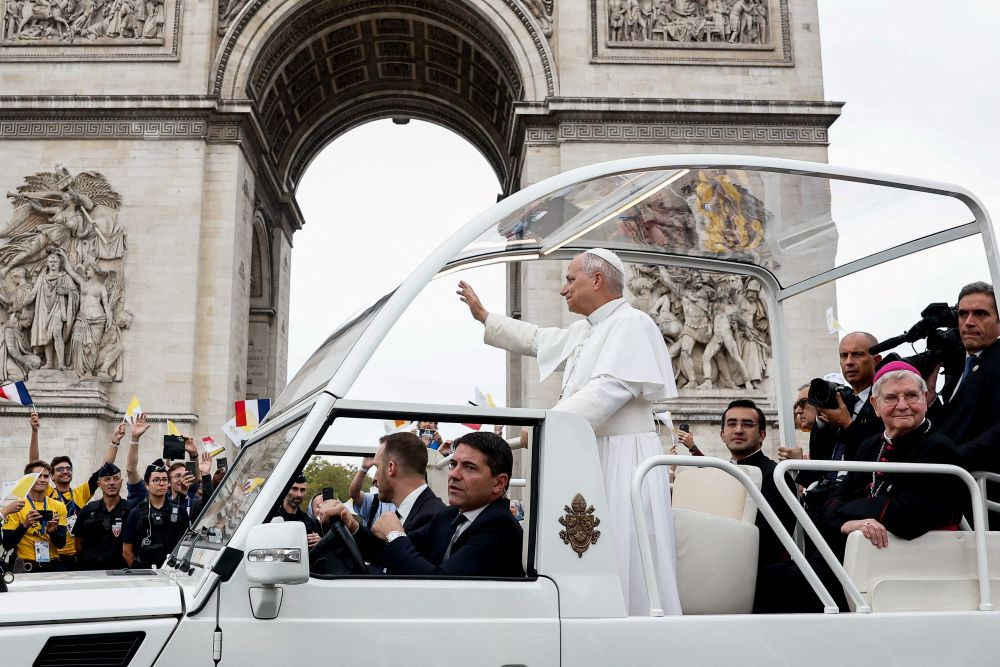 Pope Leo XIV travels in the popemobile on the Champs-Élysées near the Arc de Triomphe to celebrate an open-air Mass at the Place de la Concorde during his four-day apostolic journey to France, Sept. 26, 2026. (OSV News/Reuters/Benoit Tessier)