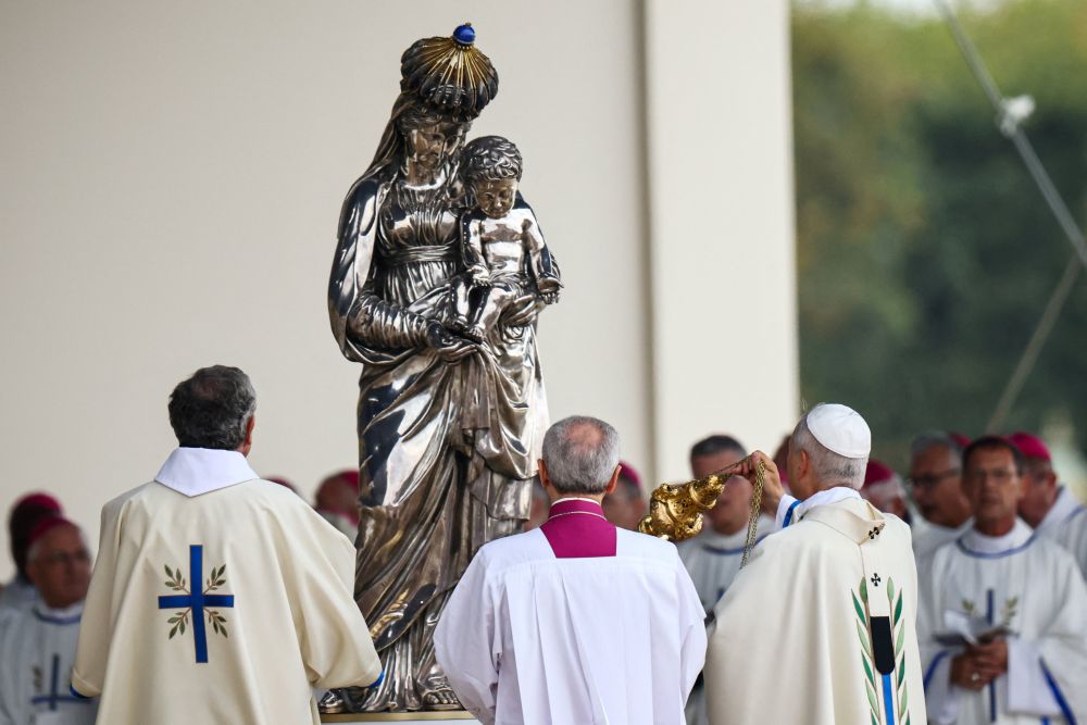 Pope Leo XIV stands in front of a statue of the Virgin Mary and baby Jesus as he celebrates an open-air Mass at the Place de la Concorde in Paris during his four-day apostolic journey to France, Sept. 26, 2026. (OSV News/Reuters/Sarah Meyssonnier)
