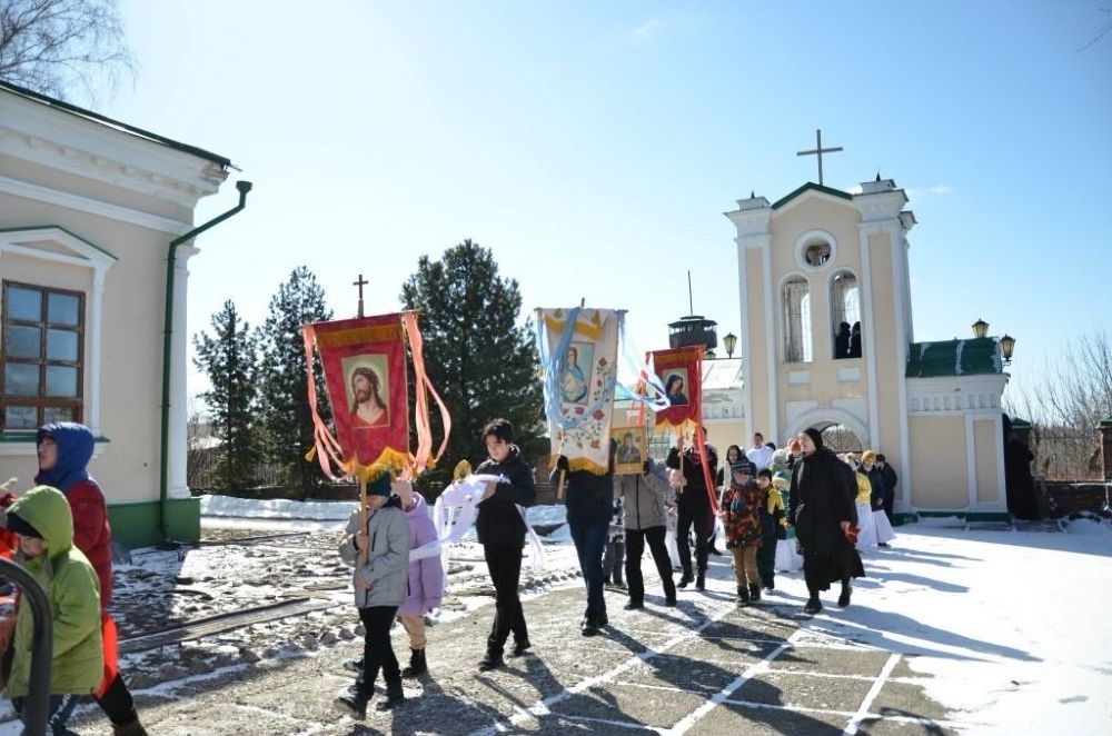 Worshippers participate in a procession in the Siberia region Catholic parish community at the Church of Our Lady of the Rosary in Tomsk, Russia, in an undated photo. (OSV News/Courtesy of Tomsk Jesuit Parish)
