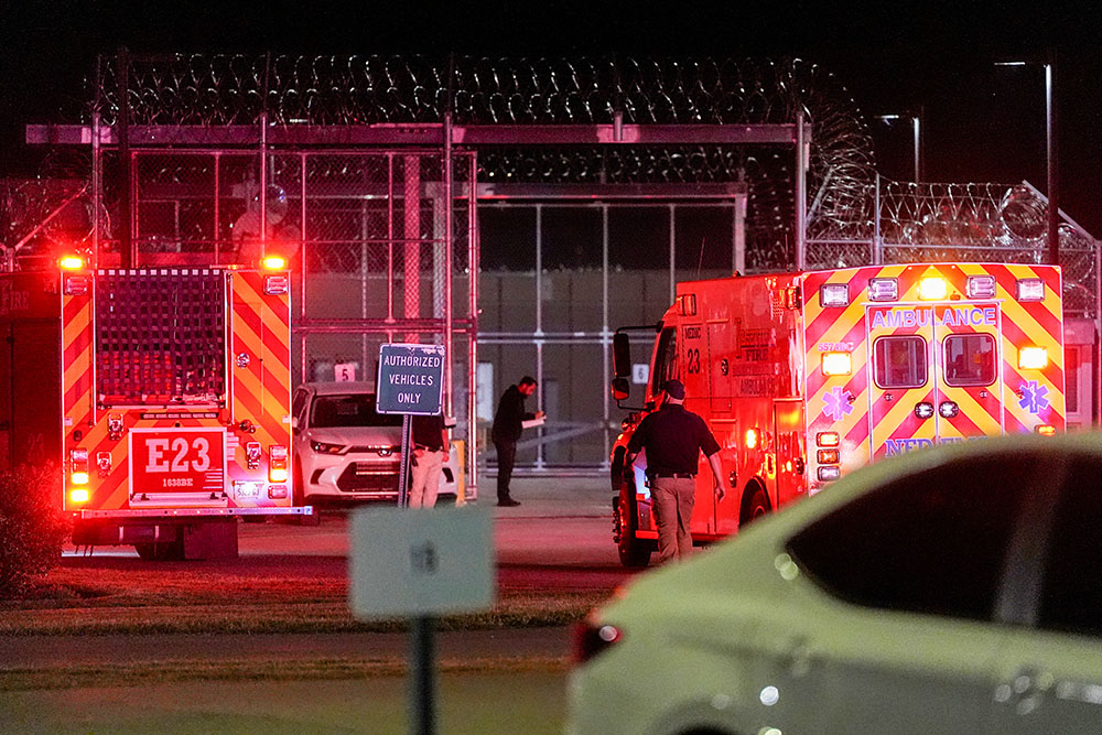 Emergency vehicles arrive at Riverbend Maximum Security Institution after the execution of Christa Pike was halted Sept. 30, 2026, in Nashville, Tenn. (AP/George Walker IV)