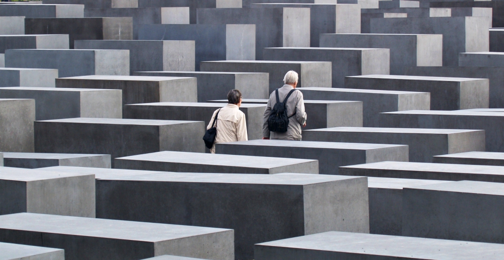 A couple walks through the Memorial to the Murdered Jews of Europe in Berlin. (Wikimedia Commons)