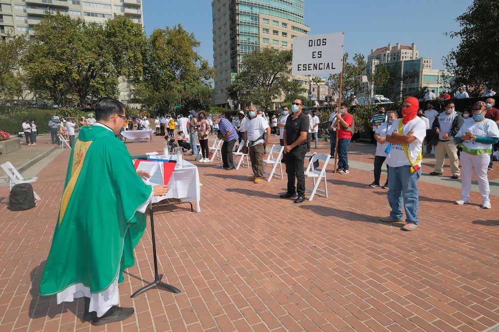 Catholics in San Francisco attend an outdoor Mass during a "Free the Mass" demonstration Sept. 20.(CNS/San Francisco Archdiocese/Dennis Callahan)