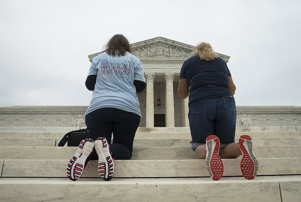 People pray outside the U.S. Supreme Court in Washington Sept. 26. (CNS/Tyler Orsburn) People pray outside the U.S. Supreme Court in Washington Sept. 26. (CNS/Tyler Orsburn)