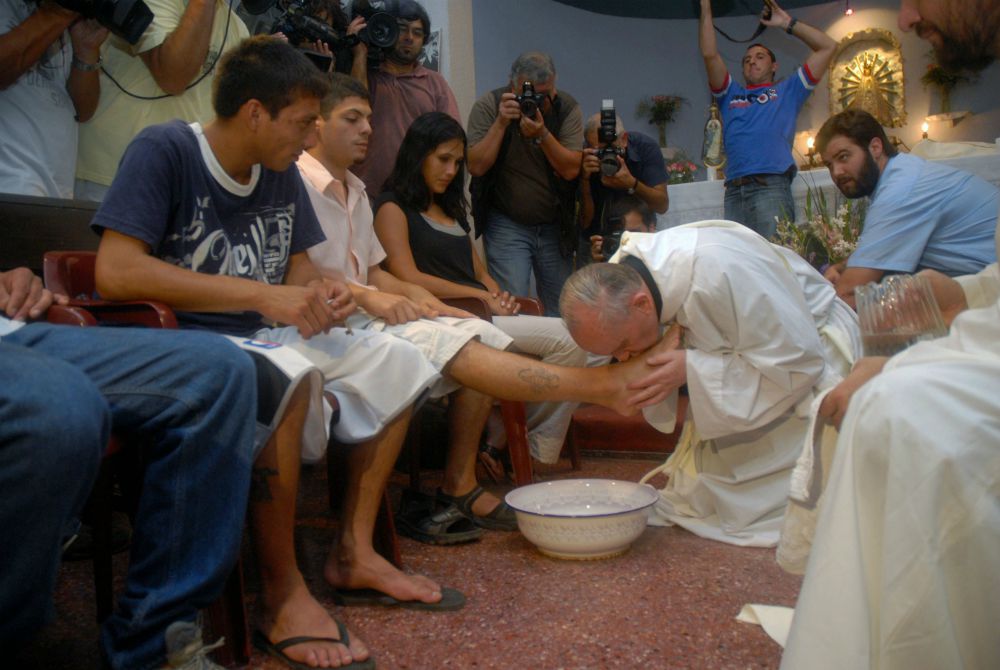 Bergoglio in 2008 Holy Thursday Bergoglio in 2008 Holy Thursday