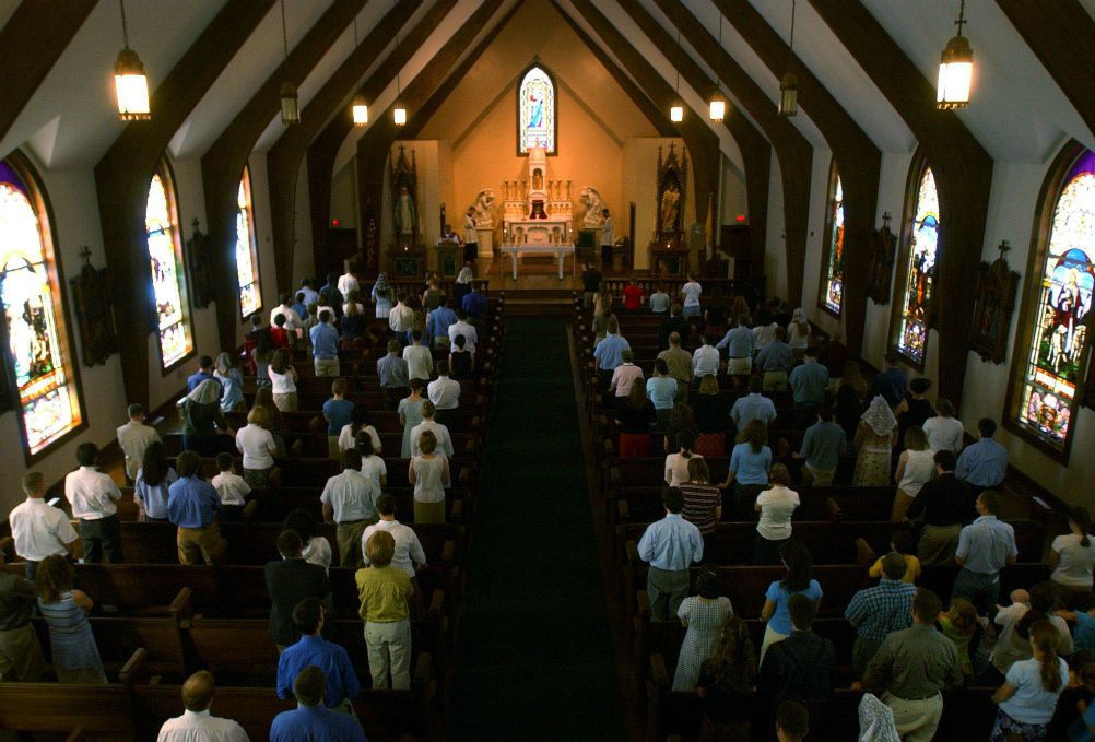 People attend Mass at Christendom College in 2003. (Newscom)