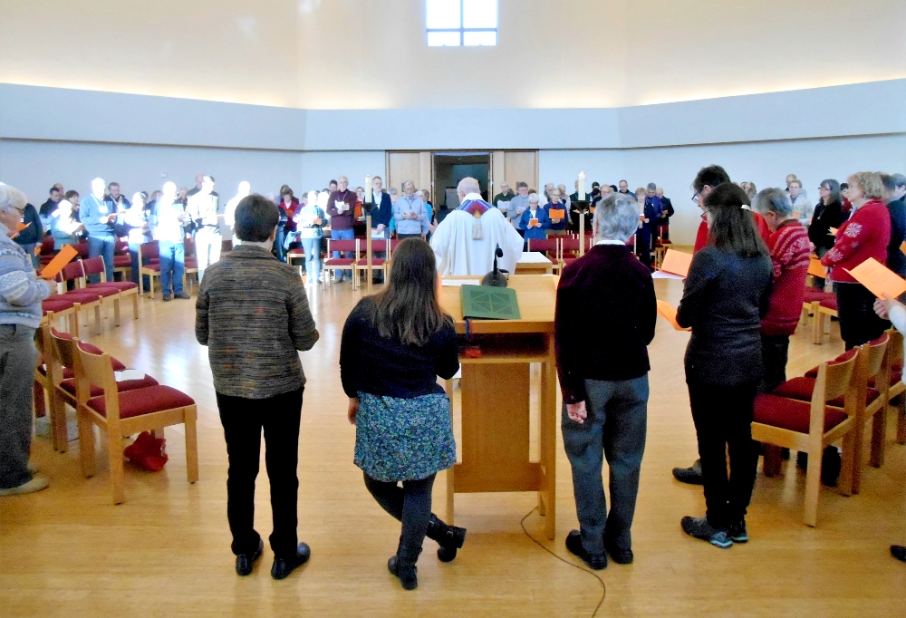 The community at Holy Wisdom Monastery in Middleton, Wisconsin, holds a worship service. (NCR photo/Peter Feuerherd) The community at Holy Wisdom Monastery in Middleton, Wisconsin, holds a worship service. (NCR photo/Peter Feuerherd)