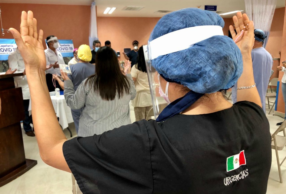A medical worker prays in the Mexican state of Tamaulipas, where the Matamoros Diocese has started serving hospitals with chaplains. (Courtesy of Matamoros Diocese)