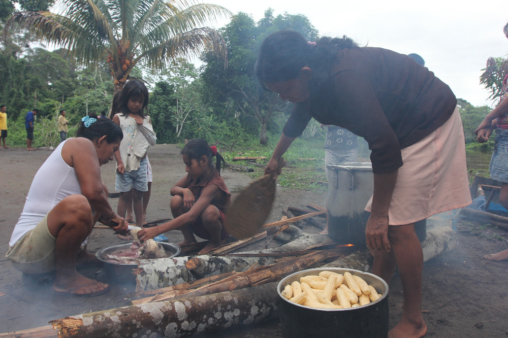 Urarina women prepare breakfast in Santa Lucía, on the Urituyacu River in northeastern Peru. (NCR photo/Barbara Fraser)