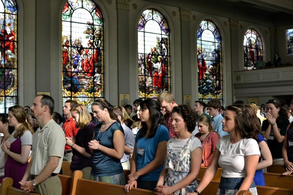 Students involved with FOCUS attend Mass. The group reports that it has more than 660 missionaries on 137 campuses in 38 U.S. states and at four international locations, with an estimated 24,000 students involved. (Courtesy of FOCUS)