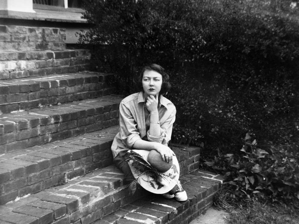  Catholic writer Flannery O'Connor sits on the steps of her home in Milledgeville, Georgia, Sept. 22, 1959. (CNS/Atlanta Journal-Constition, via AP, courtesy "Flannery"/Floyd Jillson)