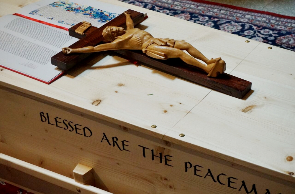 Archbishop Raymond Hunthausen's casket was a simple wooden coffin produced on Vashon Island near Seattle. (M. Laughlin)