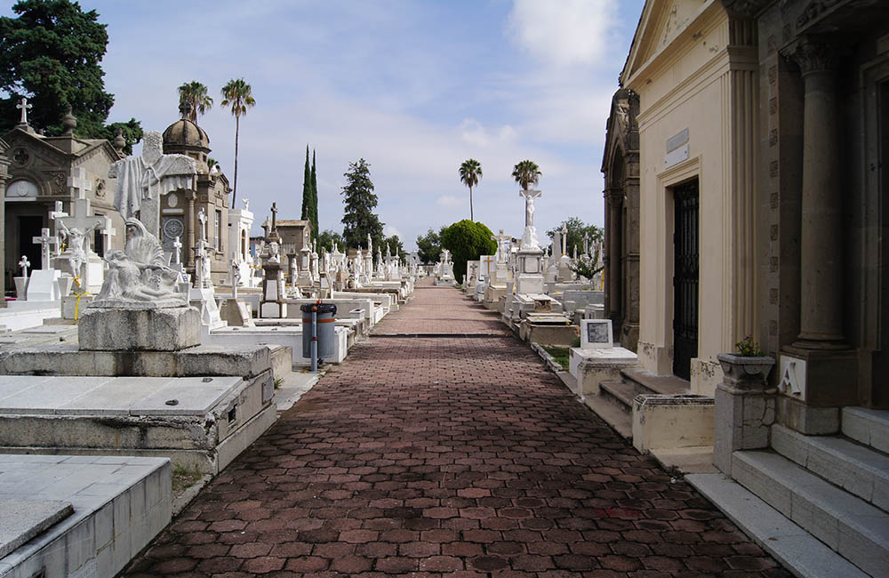 Panteón de Mezquitán, Guadalajara, Mexico (Flickr/Enrique Vasquéz)