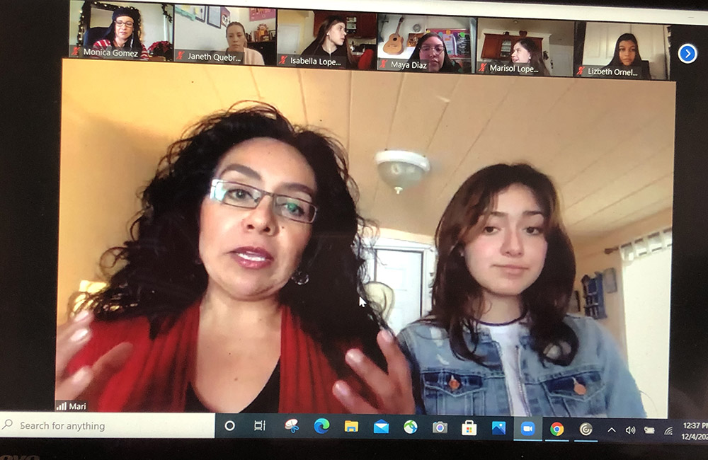 María del Socorro Castañeda and her daughter Lupita Castañeda-Liles hold a Becoming Mujeres online workshop in 2021. (Courtesy of Monica Gomez)