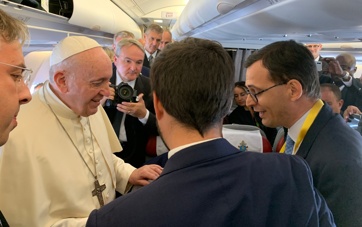Pope Francis greets Nicolas Senèze, right, Rome correspondent for the French Catholic newspaper La Croix, aboard the flight from Rome to Maputo, Mozambique, Sept. 4. (NCR photo/Joshua J. McElwee)