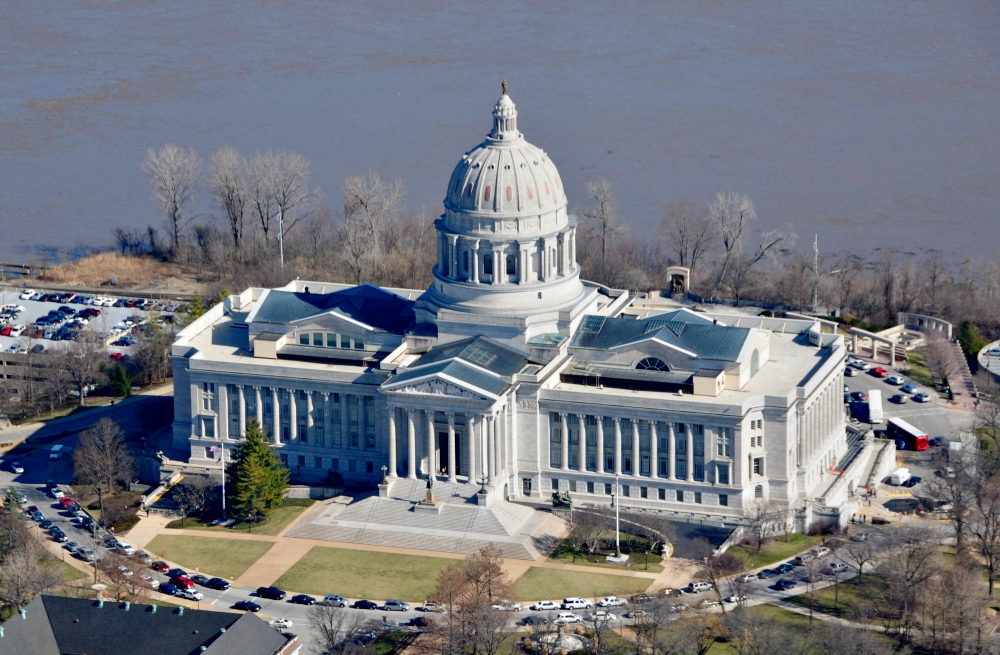 The Missouri State Capitol building in Jefferson City (Wikimedia Commons/KTrimble)