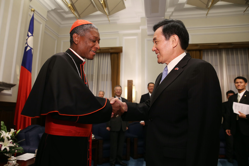 Taiwanese President Ma Ying-Jeou, right, greets Haiti's Cardinal Chibly Langlois, May 19, 2015. Langlois was in the country for the 90th anniversary of the founding of Fu Jen Catholic University. (Flickr/Taiwan Presidential Office)