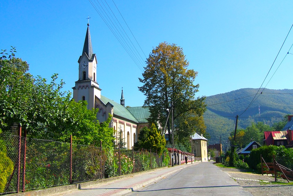 Janusz Szymik claims that between the years of 1984 and 1989 he was sexually abused almost 500 times by Fr. Jan Wodniak in the village of Międzybrodzie Bialskie, Poland, about two hours southeast of Krakow. Pictured is the church in Międzybrodzie Bialskie