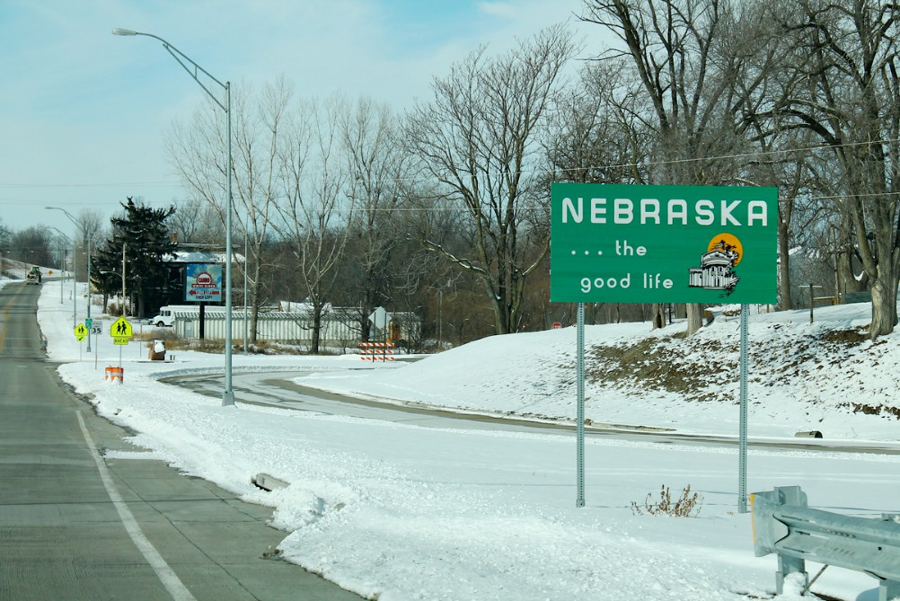 A welcome sign is seen on a highway entering the state of Nebraska. (Wikimedia Commons/formulaone)