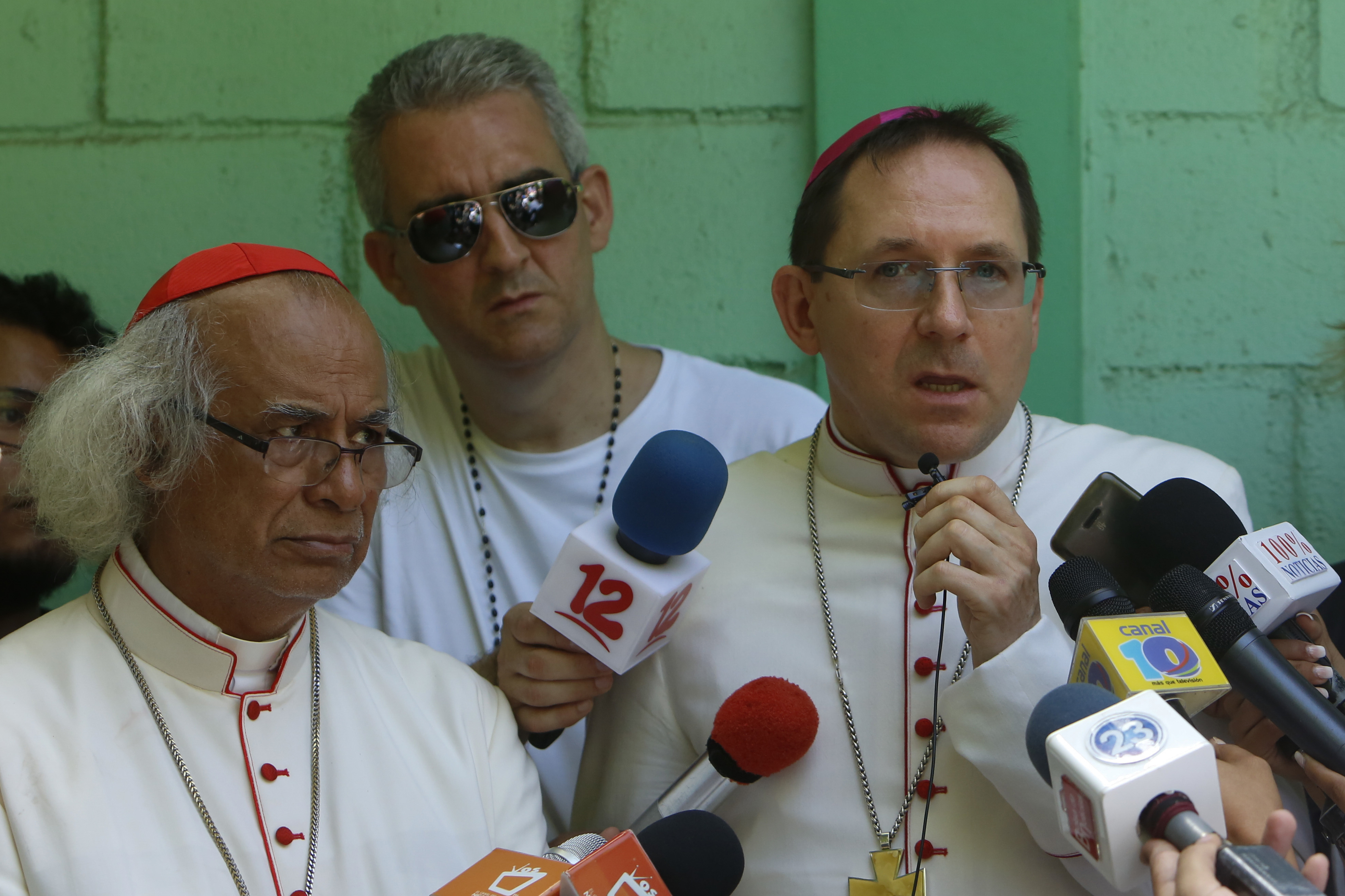 Archbishop Waldemar Stanislaw, right, speaks with journalists accompanied by Cardinal Leopoldo Brenes, at the Cathedral in Managua, Nicaragua, July 14, 2018. (AP Photo/Alfredo Zuniga, File)