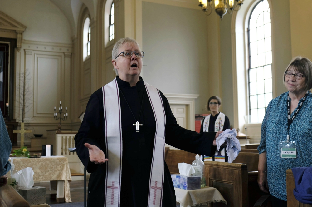 The Rev. Laura Ruth Jarrett leads worship at Boston's Hope Central Church June 2. (RNS/Aysha Khan) The Rev. Laura Ruth Jarrett leads worship at Boston's Hope Central Church June 2. (RNS/Aysha Khan)