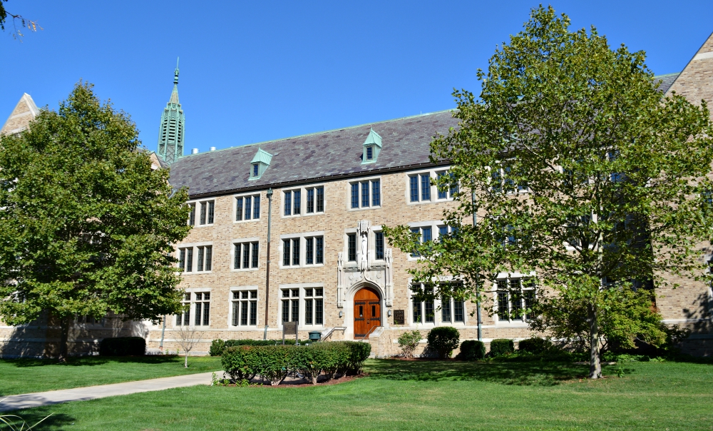 St. Liam Hall, which houses Notre Dame's University Health Services (Wikimedia Commons/Eccekevin)