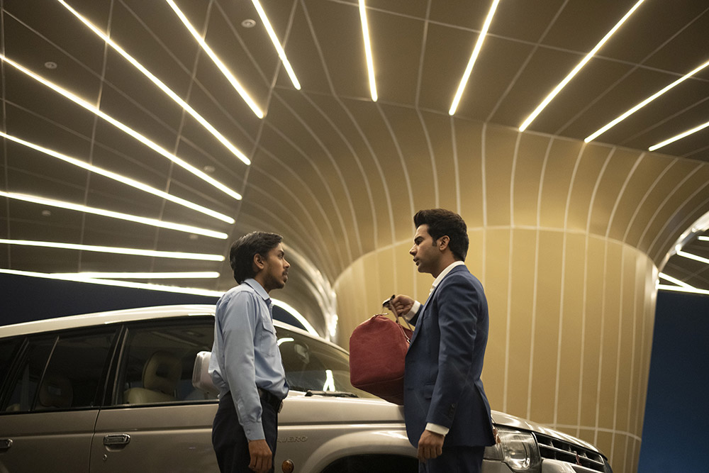 Adarsh Gourav as Balram and Rajkummar Rao as Ashok in "The White Tiger" (Netflix ©2020/Tejinder Singh Khamkha)