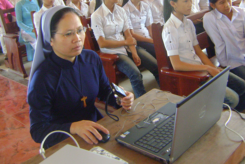 Daughters of Mary Immaculate Sr. Teresa Truong Thi Thao Nhi teaches health to young Catholics in Cau Hai Parish in Hue in April. (Peter Nguyen)