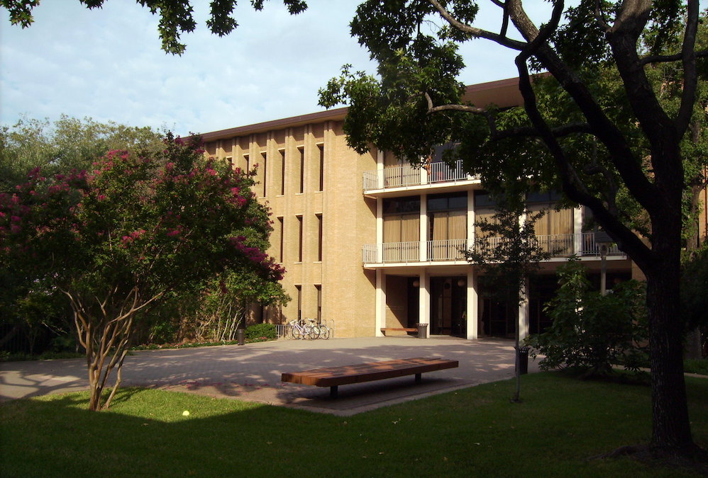 Braniff Graduate Center on the campus of the University of Dallas (Wikimedia Commons/Wissembourg)