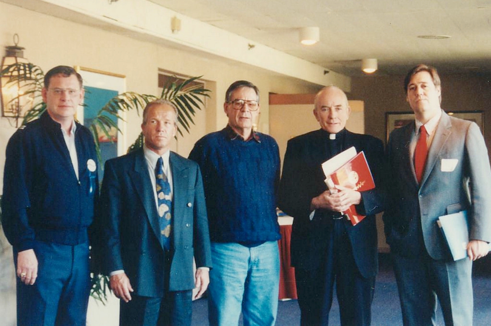 From left: Dominican Fr. Tom Doyle, attorney Jeff Anderson, Richard Sipe, Fr. Andrew Greeley and Jason Berry in a Chicago area hotel in October 1992 for the first national meeting of survivors of clergy sex abuse (Courtesy of Fr. Tom Doyle.)