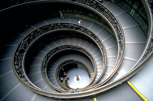 Double helix staircase in the Pio Clementino Museum at the Vatican, designed by Giuseppe Momo, sculpted by Antonio Maraini and realized by the Ferdinando Marinelli Artistic Foundry in 1932, pictured in 2004 (Wikimedia Commons/Andreas Tille)