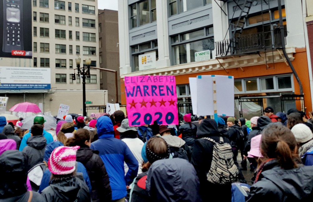 A sign supporting a 2020 presidential run for Massachusetts Sen. Elizabeth Warren is seen during the Women's March in Portland, Oregon, on Jan. 21, 2017. (Wikimedia Commons/Another Believer)