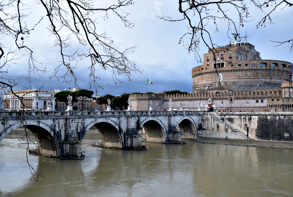 Castel Sant'Angelo is seen from the Tiber in Rome. (Pixabay/chiararemiddi)